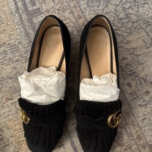 Gucci Women's Black Loafers with Gold Detail